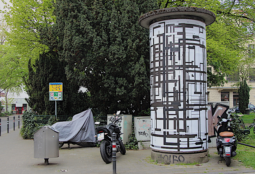 Grund/riss-litfaßsäulen-kunst
